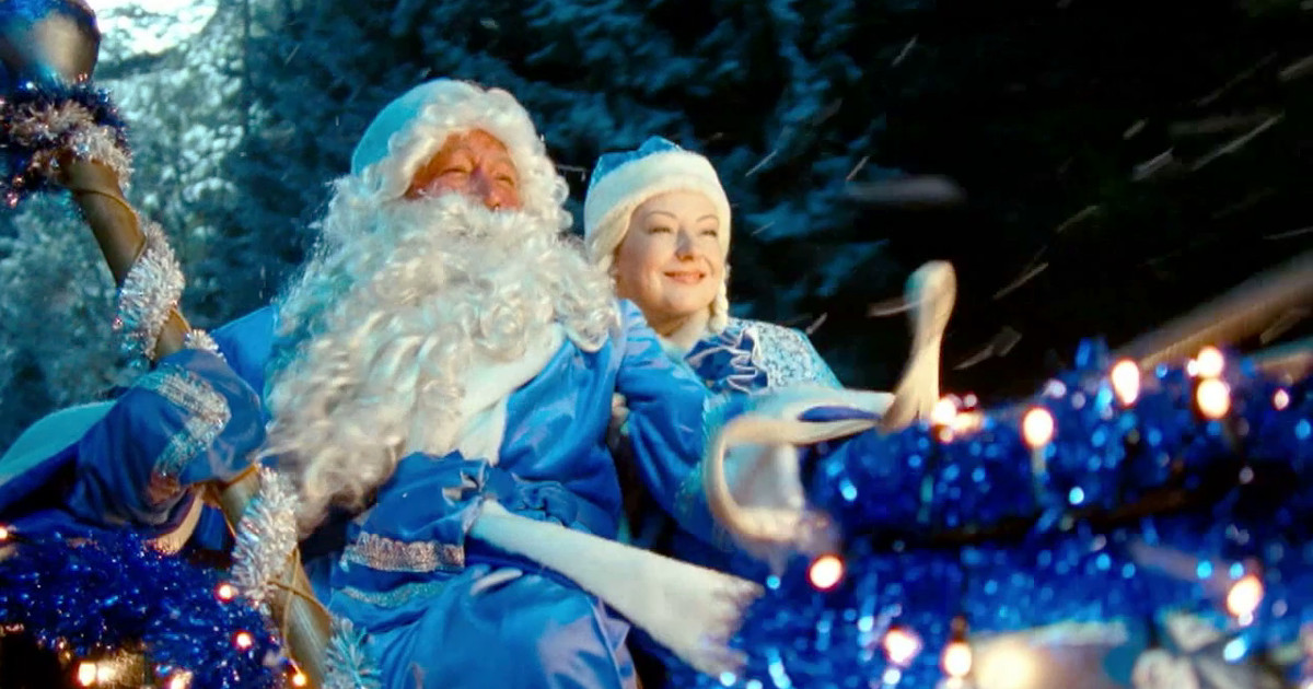 Дед мороз и Снегурочка едут на тройке лошадей (HD 720p)